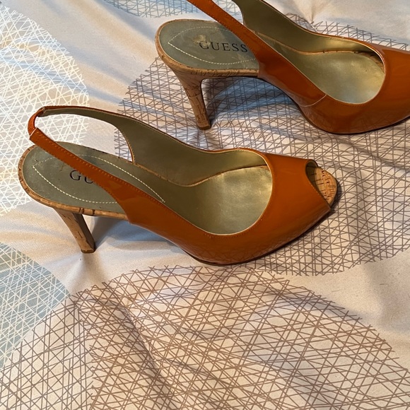 Women’s sz 9M, stacked sling back heel, Guess - Picture 2 of 6